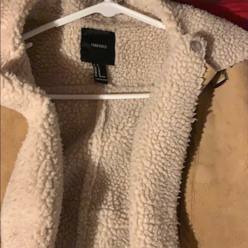 Winter Jacket  🧑🏽‍✈️ - Picture 2 of 3